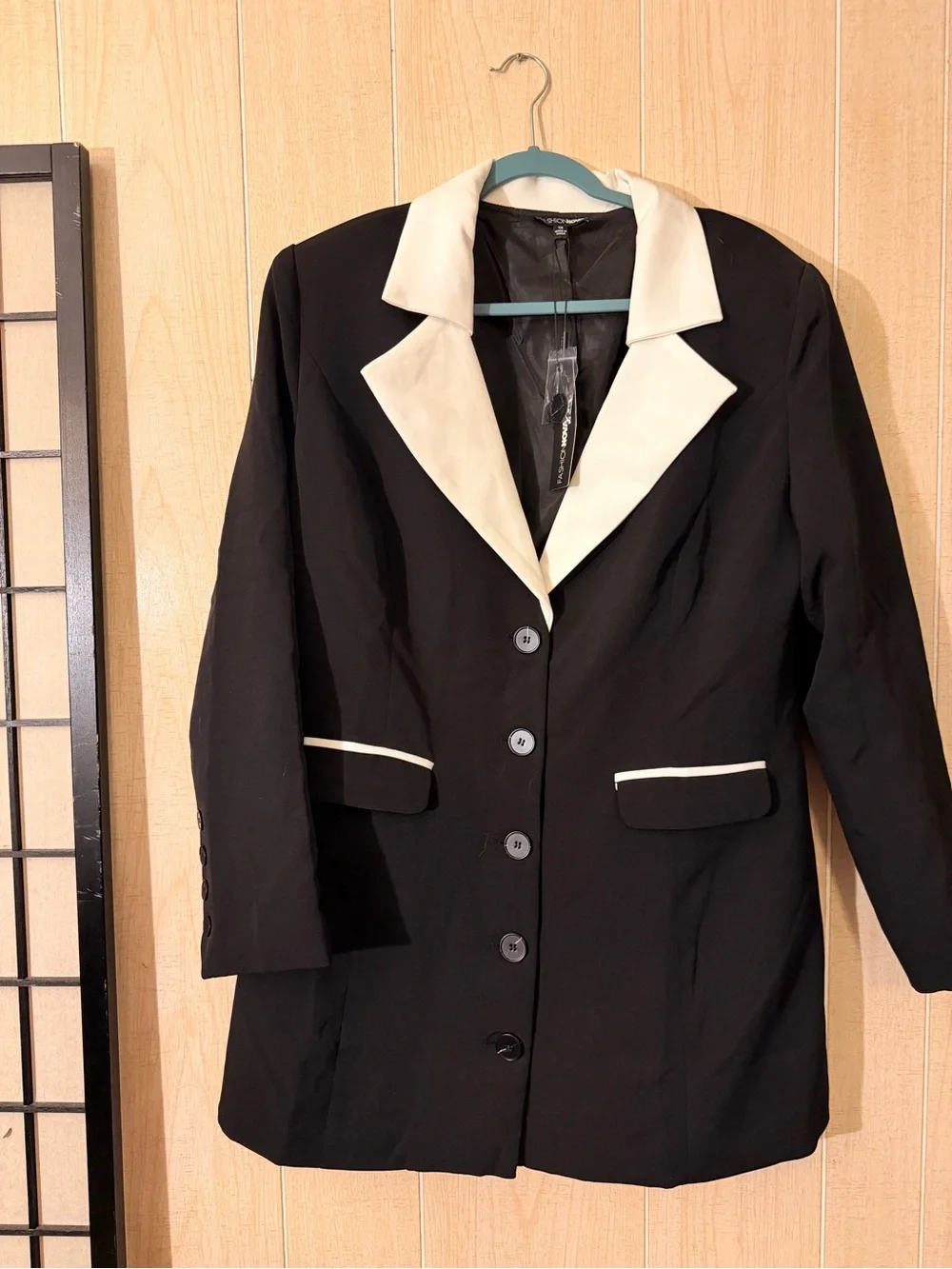 Fashion Nova Black Blazer with White Contrast Lapel & Pocket Trim